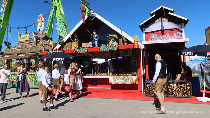 Fischers Fritze München direkt neben dem Konga auf dem Oktoberfest 2025 (©Foto: Martin Schmitz) 